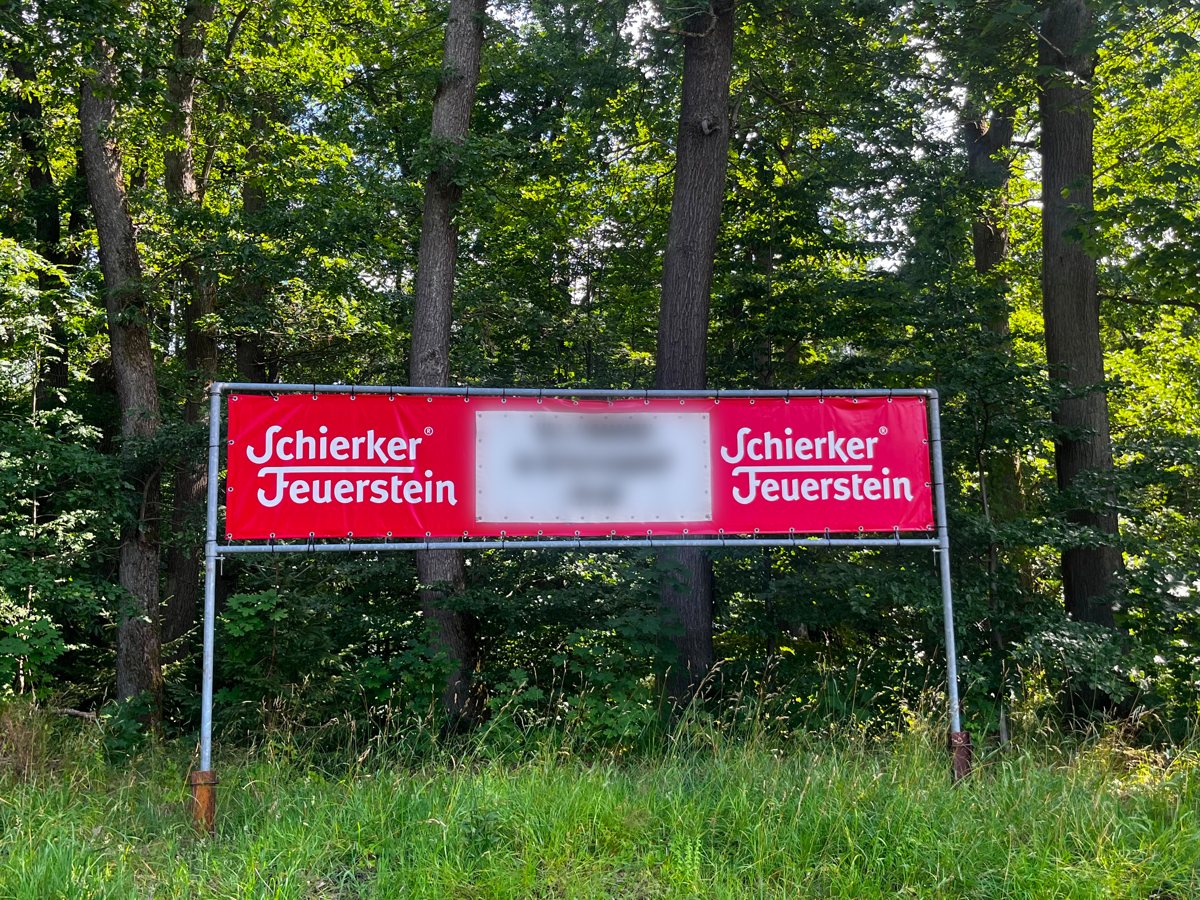 Schierker Feuerstein Werbebanner an einem Veranstaltungsstand